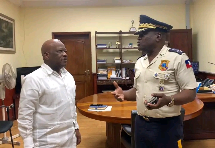 Haïti Le Dg Frantz ElbÉ Effectue Une Visite De Supervision à Travers Les Rues Universel 